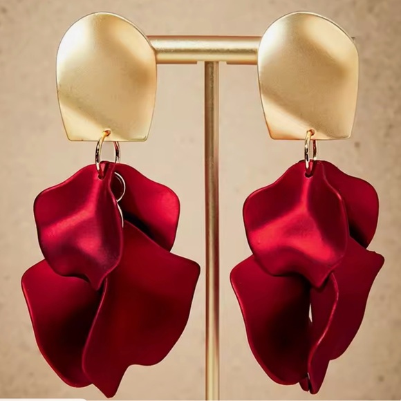 Jewelry - NEW Elegant Gold and Red Petal Earrings